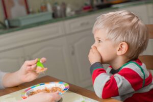 La selettività alimentare nell'autismo, un bambino su due ha questo problema