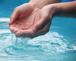 La TMA è una terapia in acqua pensata per aiutare bambini e persone neurodivergenti